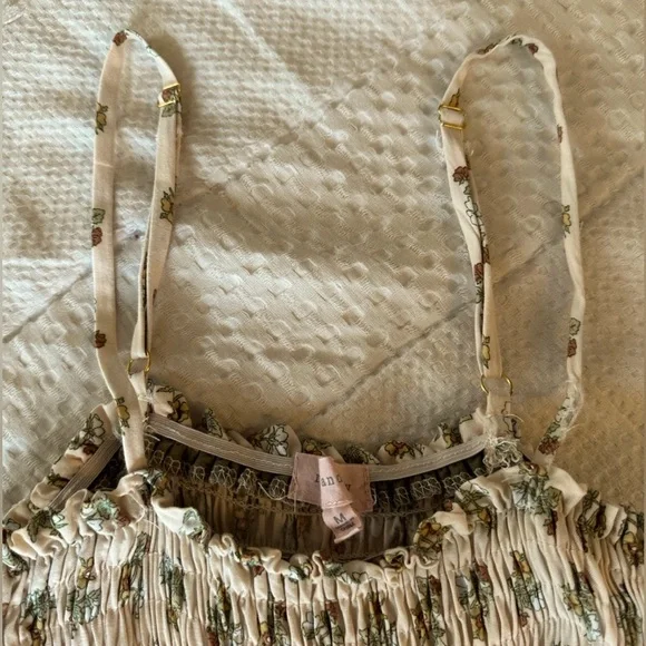 Beautiful Pattern Top - Picture 4 of 5